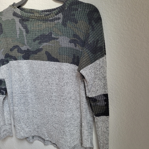 Camo Mixed Waffle Top - Picture 5 of 8